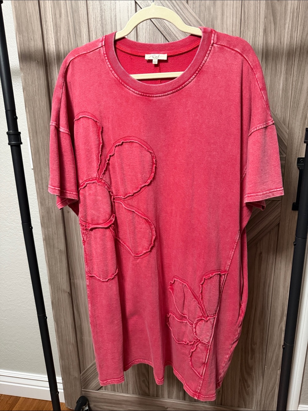 Easel Oversized Mineral Wash Floral Appliqué T-Shirt Dress L